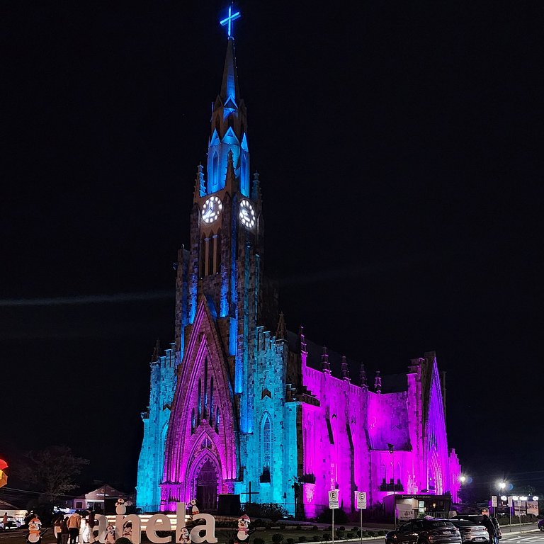 Elegante Serra Flat com vista Catedral