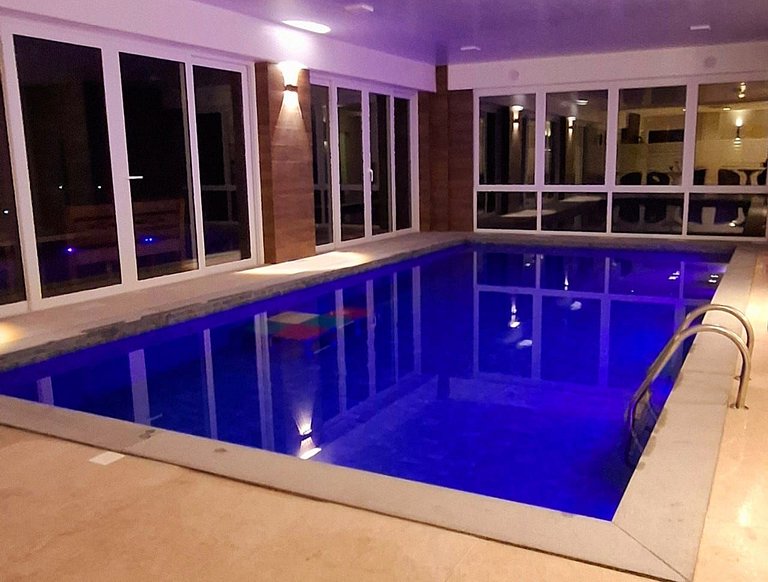Flat Luxo com Lareira e Piscina em Canela