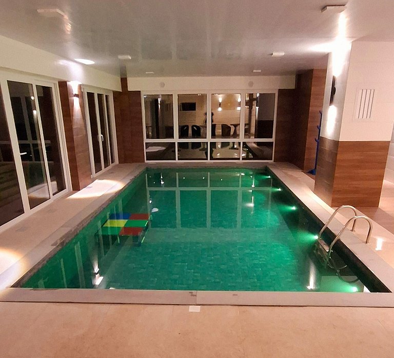 Flat Luxo c/ Lareira + Piscina | Serra Class