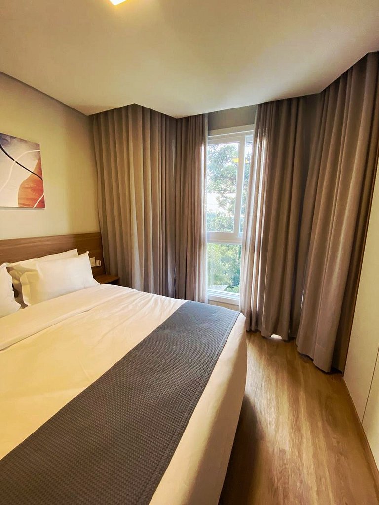 Flat Luxo c/ Lareira + Piscina | Serra Class