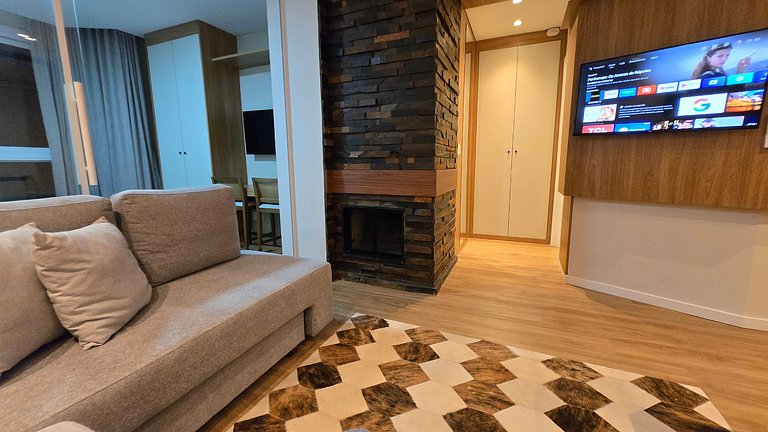 Flat Luxo com Lareira e Piscina em Canela